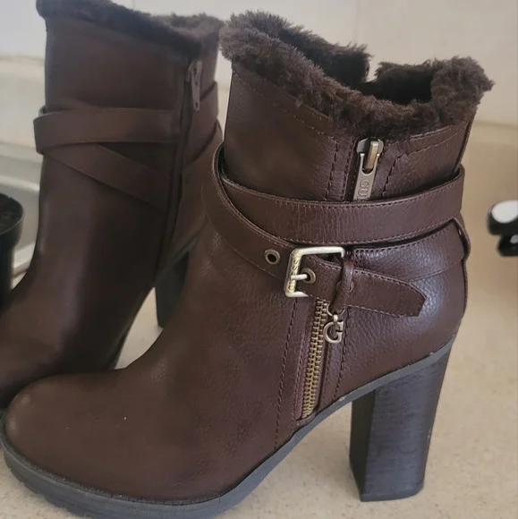 GUESS - Picture 1 of 4